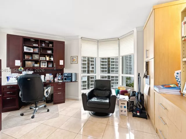 3-bedroom condo for sale in Aventura - 21205 Yacht Club Dr 1502 - MondialRealty