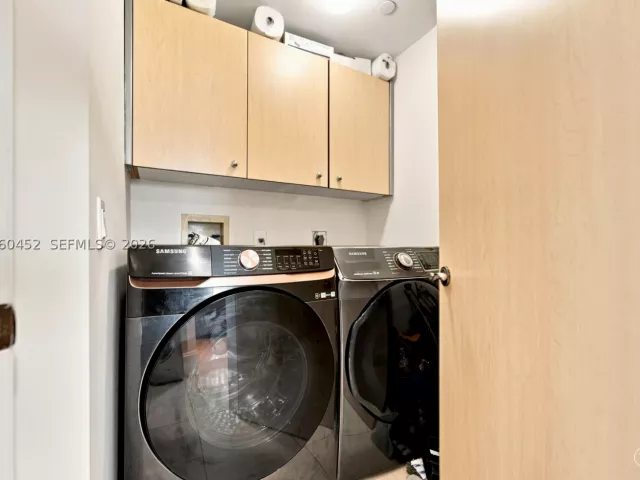 3-bedroom condo for sale in Aventura - 21205 Yacht Club Dr 1502 - MondialRealty