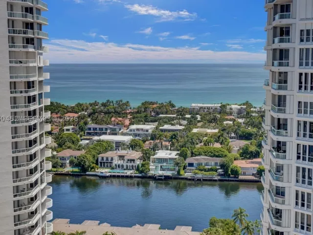 3-bedroom condo for sale in Aventura - 21205 Yacht Club Dr 1502 - MondialRealty
