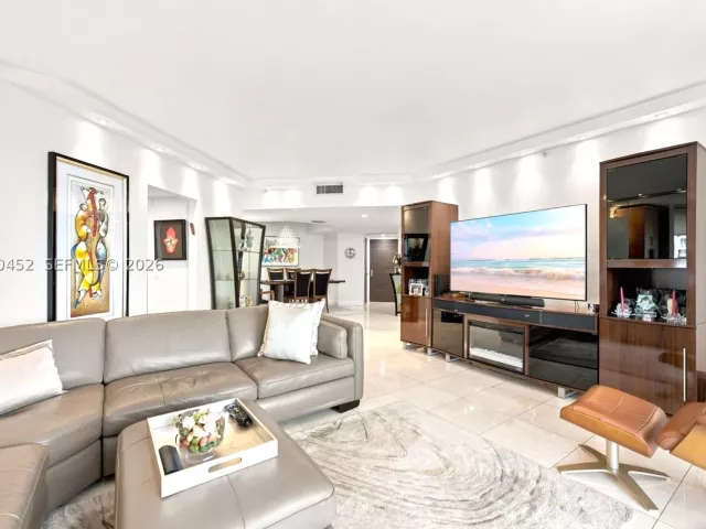 3-bedroom condo for sale in Aventura - 21205 Yacht Club Dr 1502 - MondialRealty