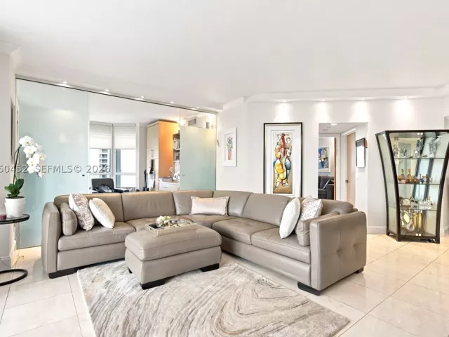 3-bedroom condo for sale in Aventura - 21205 Yacht Club Dr 1502 - MondialRealty