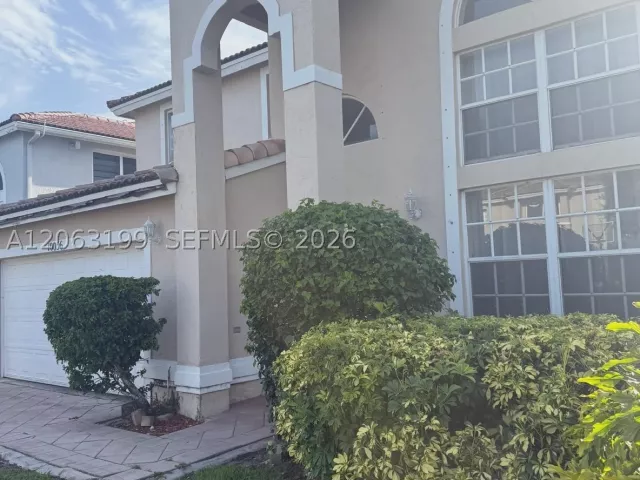5-bedroom home for sale in Miami - 10056 SW 165th Ct - MondialRealty