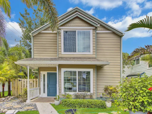 4-bedroom home for rent in West Palm Beach - 5893 CASSANDRA Court - MondialRealty