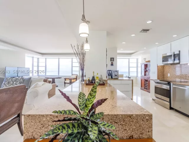 2-bedroom condo for sale in Miami Beach - 5255 Collins Ave 11E - MondialRealty