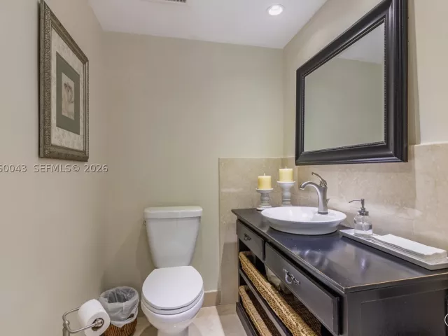 2-bedroom condo for sale in Miami Beach - 5255 Collins Ave 11E - MondialRealty