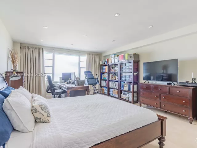 2-bedroom condo for sale in Miami Beach - 5255 Collins Ave 11E - MondialRealty