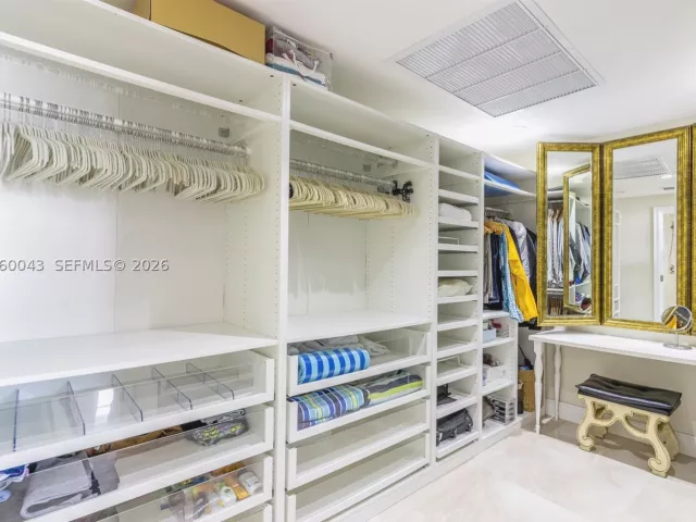 2-bedroom condo for sale in Miami Beach - 5255 Collins Ave 11E - MondialRealty