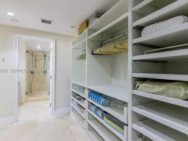 2-bedroom condo for sale in Miami Beach - 5255 Collins Ave 11E - MondialRealty
