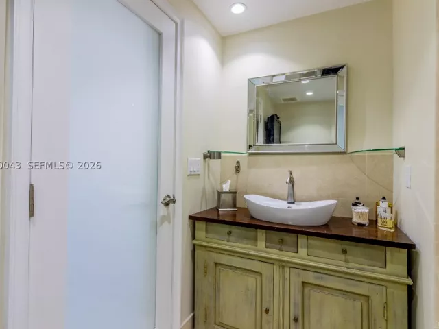 2-bedroom condo for sale in Miami Beach - 5255 Collins Ave 11E - MondialRealty