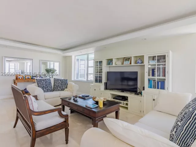2-bedroom condo for sale in Miami Beach - 5255 Collins Ave 11E - MondialRealty