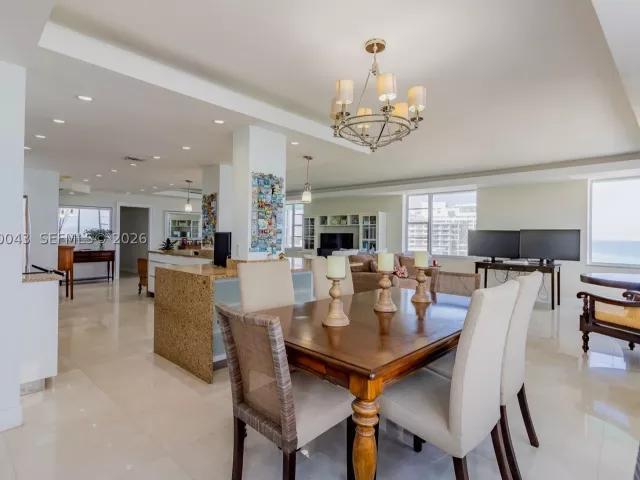 2-bedroom condo for sale in Miami Beach - 5255 Collins Ave 11E - MondialRealty