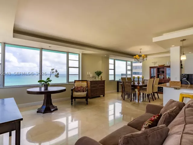 2-bedroom condo for sale in Miami Beach - 5255 Collins Ave 11E - MondialRealty