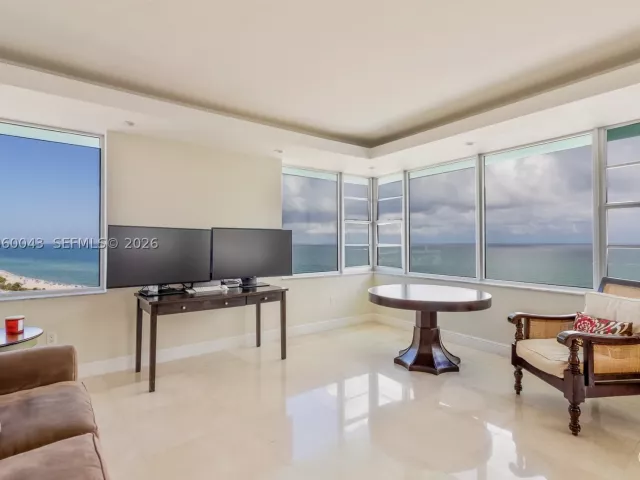 2-bedroom condo for sale in Miami Beach - 5255 Collins Ave 11E - MondialRealty