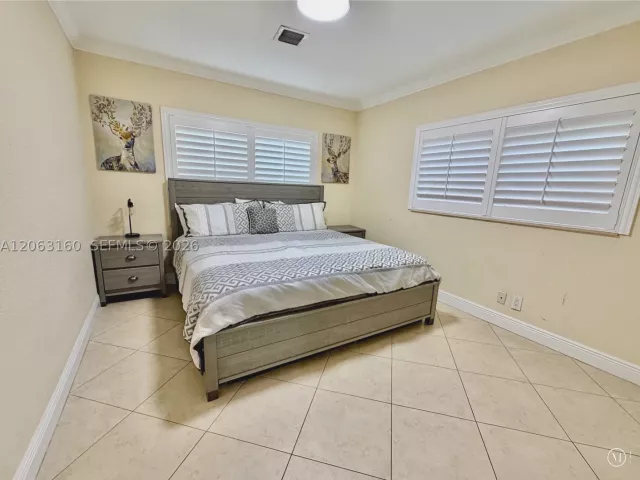 2-bedroom home for rent in Miami - 5744 SW 54th Ter 0 - MondialRealty