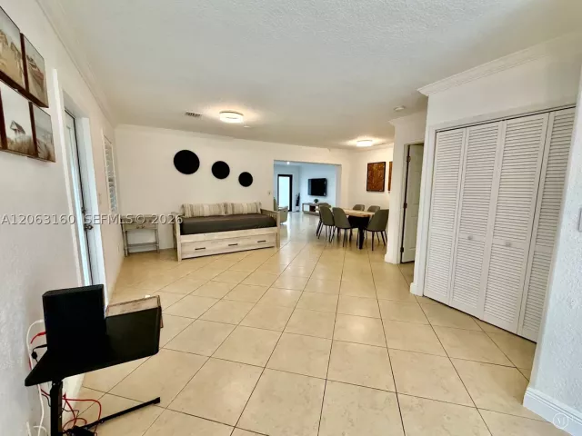 2-bedroom home for rent in Miami - 5744 SW 54th Ter 0 - MondialRealty