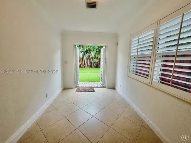 2-bedroom home for rent in Miami - 5744 SW 54th Ter 0 - MondialRealty