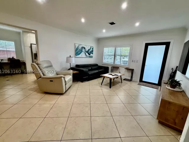 2-bedroom home for rent in Miami - 5744 SW 54th Ter 0 - MondialRealty