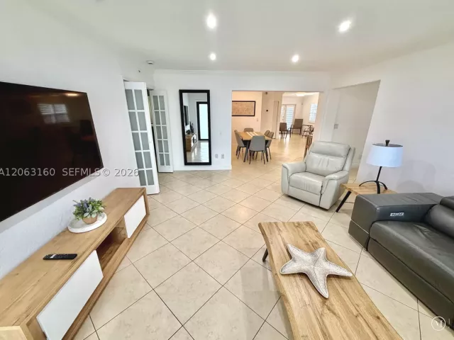 2-bedroom home for rent in Miami - 5744 SW 54th Ter 0 - MondialRealty