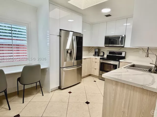 2-bedroom home for rent in Miami - 5744 SW 54th Ter 0 - MondialRealty