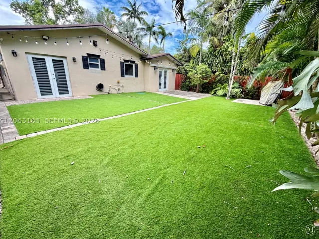 2-bedroom home for rent in Miami - 5744 SW 54th Ter 0 - MondialRealty