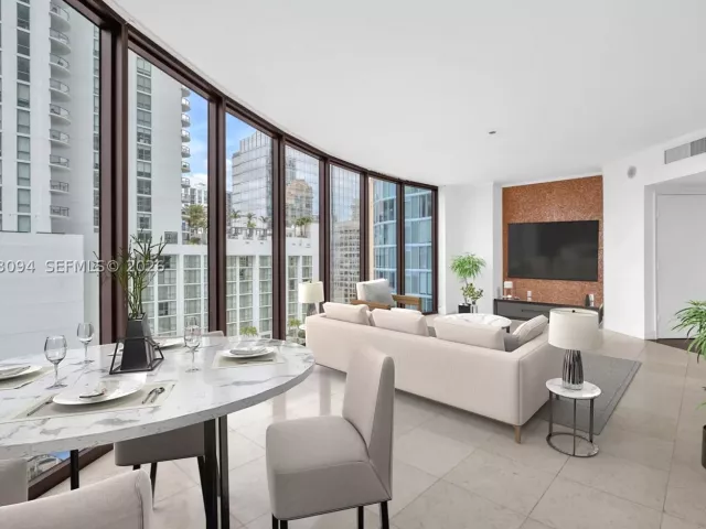 2-bedroom condo for sale in Fort Lauderdale - 333 Las Olas Way 1602 - MondialRealty