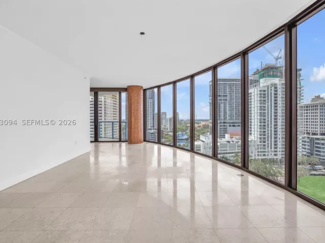 2-bedroom condo for sale in Fort Lauderdale - 333 Las Olas Way 1602 - MondialRealty