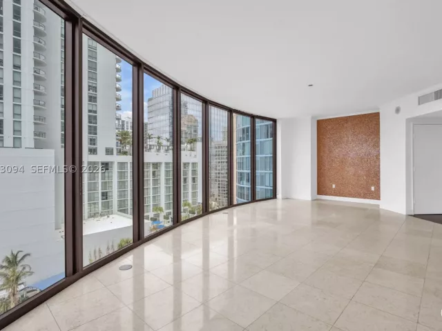 2-bedroom condo for sale in Fort Lauderdale - 333 Las Olas Way 1602 - MondialRealty