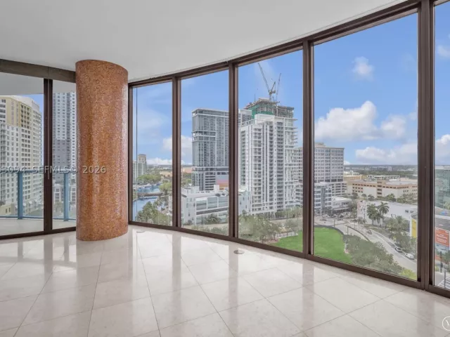 2-bedroom condo for sale in Fort Lauderdale - 333 Las Olas Way 1602 - MondialRealty