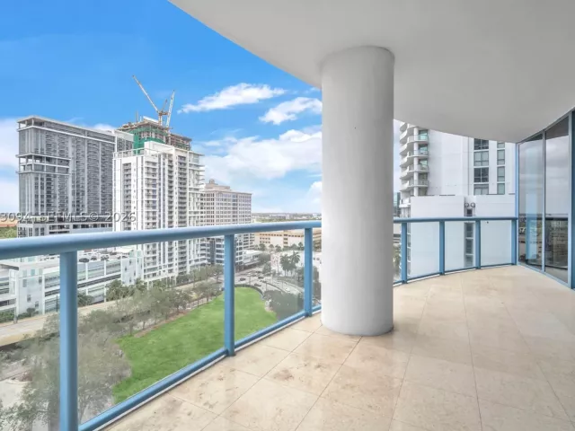 2-bedroom condo for sale in Fort Lauderdale - 333 Las Olas Way 1602 - MondialRealty