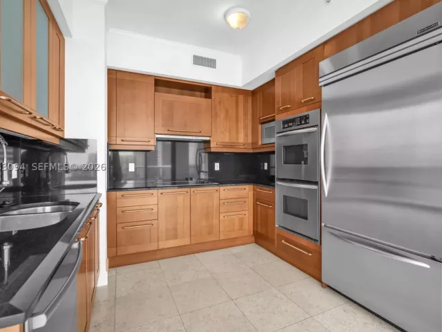 2-bedroom condo for sale in Fort Lauderdale - 333 Las Olas Way 1602 - MondialRealty