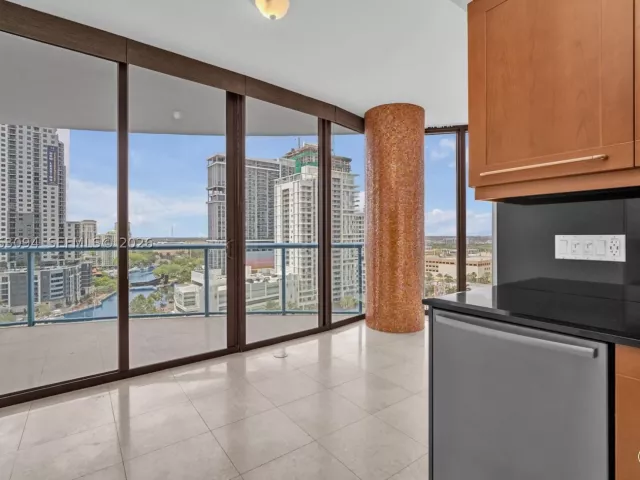 2-bedroom condo for sale in Fort Lauderdale - 333 Las Olas Way 1602 - MondialRealty