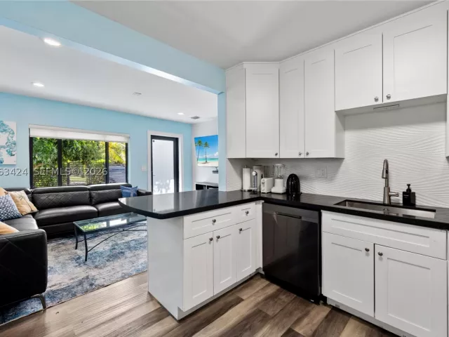 4-bedroom home for rent in Miami - 3134 Carter St - MondialRealty