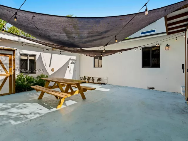 4-bedroom home for rent in Miami - 3134 Carter St - MondialRealty