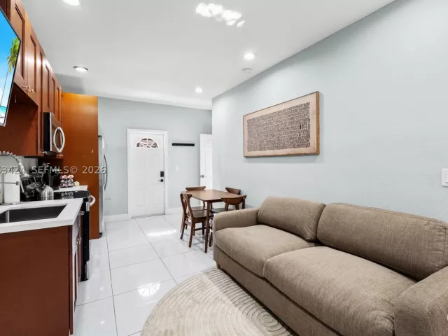 4-bedroom home for rent in Miami - 3134 Carter St - MondialRealty