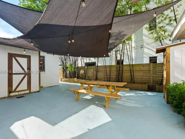 4-bedroom home for rent in Miami - 3134 Carter St - MondialRealty