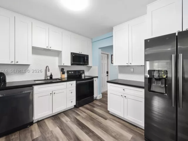 4-bedroom home for rent in Miami - 3134 Carter St - MondialRealty