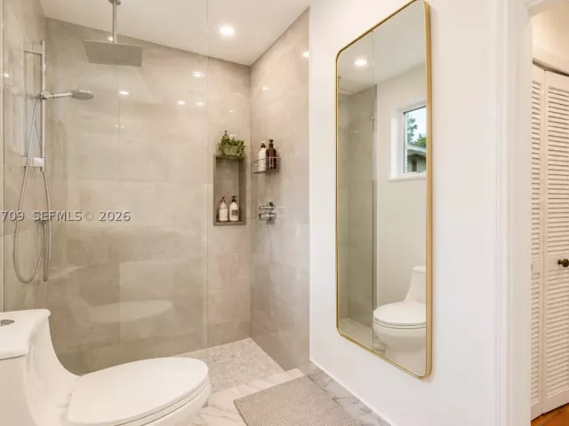 2-bedroom home for rent in Miami - 19950 NE 24th Ave 1 - MondialRealty