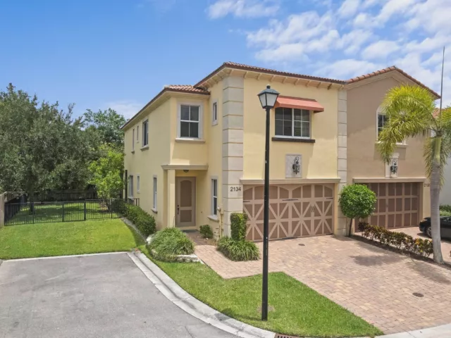 3-bedroom home for sale in West Palm Beach - 2134 Sabal Tree Court - MondialRealty