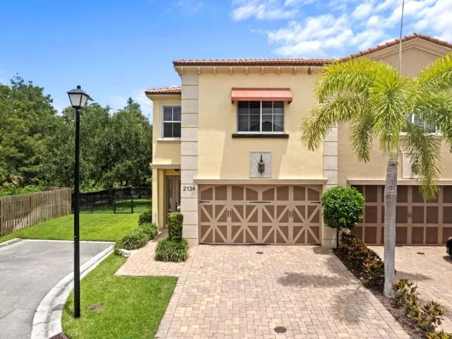 3-bedroom home for sale in West Palm Beach - 2134 Sabal Tree Court - MondialRealty