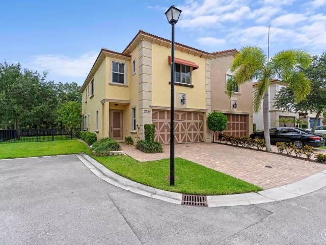 3-bedroom home for sale in West Palm Beach - 2134 Sabal Tree Court - MondialRealty
