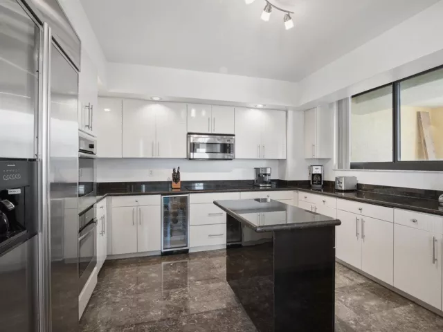 4-bedroom condo for sale in Fort Lauderdale - 110 N Federal Highway PH 3 - MondialRealty