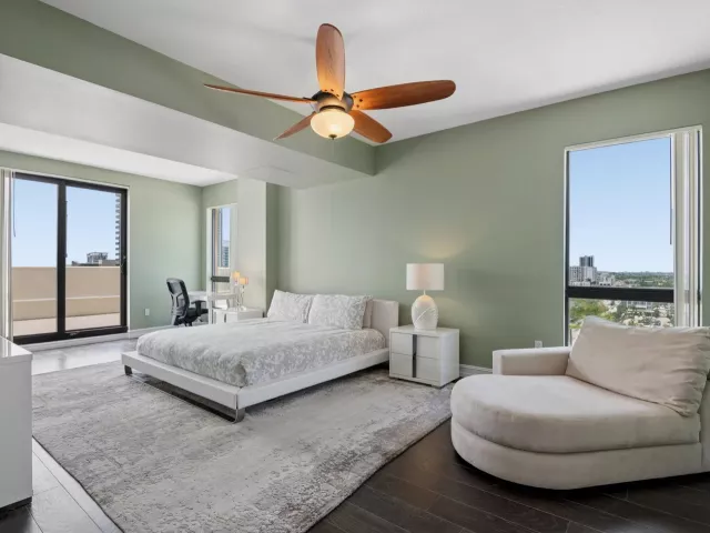 4-bedroom condo for sale in Fort Lauderdale - 110 N Federal Highway PH 3 - MondialRealty