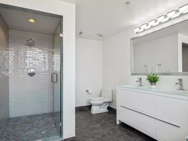 4-bedroom condo for sale in Fort Lauderdale - 110 N Federal Highway PH 3 - MondialRealty