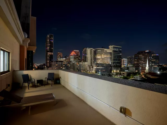 4-bedroom condo for sale in Fort Lauderdale - 110 N Federal Highway PH 3 - MondialRealty