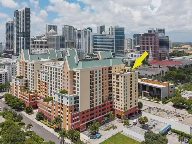 4-bedroom condo for sale in Fort Lauderdale - 110 N Federal Highway PH 3 - MondialRealty