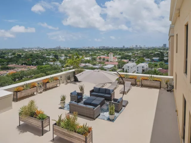 4-bedroom condo for sale in Fort Lauderdale - 110 N Federal Highway PH 3 - MondialRealty