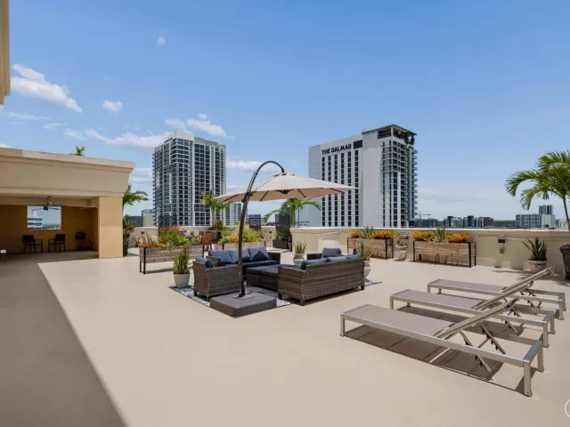 4-bedroom condo for sale in Fort Lauderdale - 110 N Federal Highway PH 3 - MondialRealty