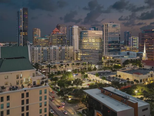 4-bedroom condo for sale in Fort Lauderdale - 110 N Federal Highway PH 3 - MondialRealty