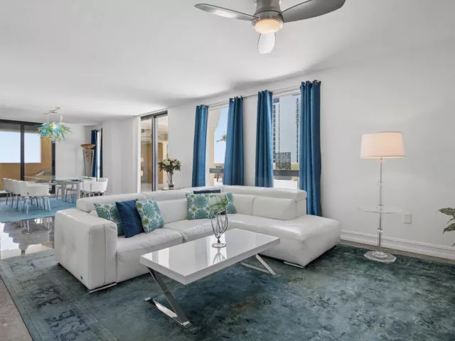 4-bedroom condo for sale in Fort Lauderdale - 110 N Federal Highway PH 3 - MondialRealty
