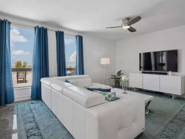 4-bedroom condo for sale in Fort Lauderdale - 110 N Federal Highway PH 3 - MondialRealty